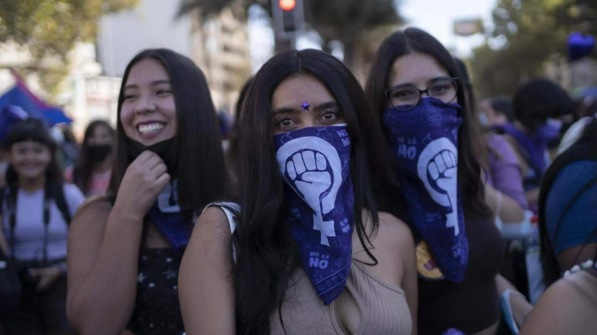 Chilenas marchan entre la rabia y la esperanza por el nuevo Gobierno feminista